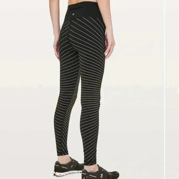 Lululemon speed wonder under tights reflective 28” high beam - Picture 2 of 11
